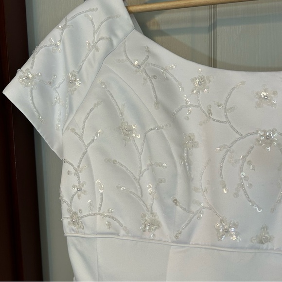 David’s Bridal Satin Wedding Dress A-line Plus Size Beading Cap Sleeve Train 18W - Picture 5 of 15